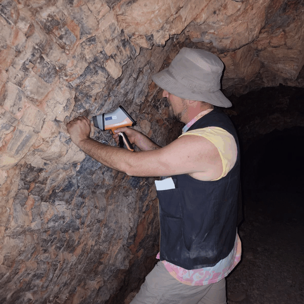 Stuart Burgess prospects for tungsten in Utah with a handheld XRF.